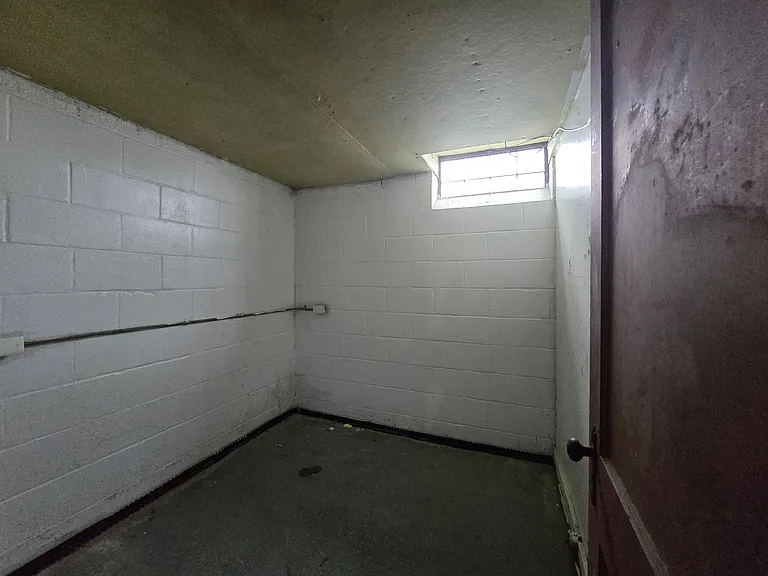 15205 Maplewood Ave — Photo 41