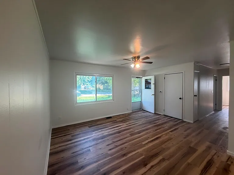 3932 Bennett Dr — Photo 5