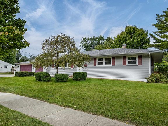 4th image of 1204 Pflaum Rd