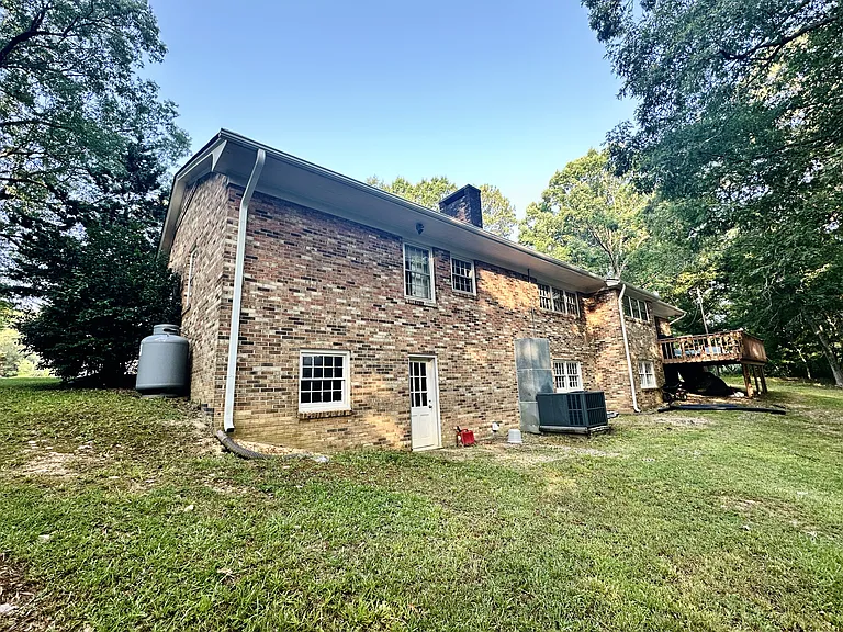 605 E Harnett St — Photo 2