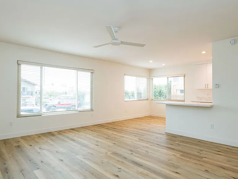 5252-5274 La Jolla Mesa Dr #5254 — Photo 1