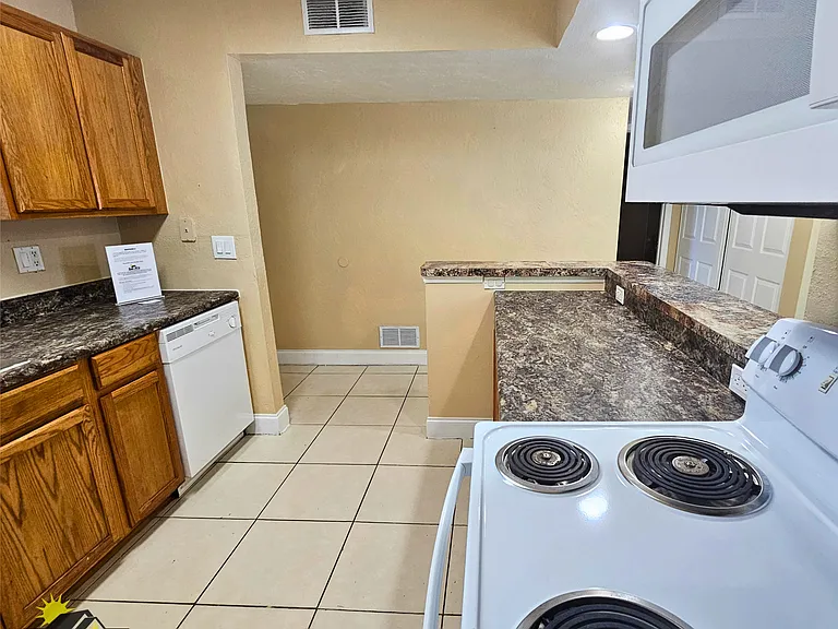 900 S Peninsula Dr #112 — Photo 8