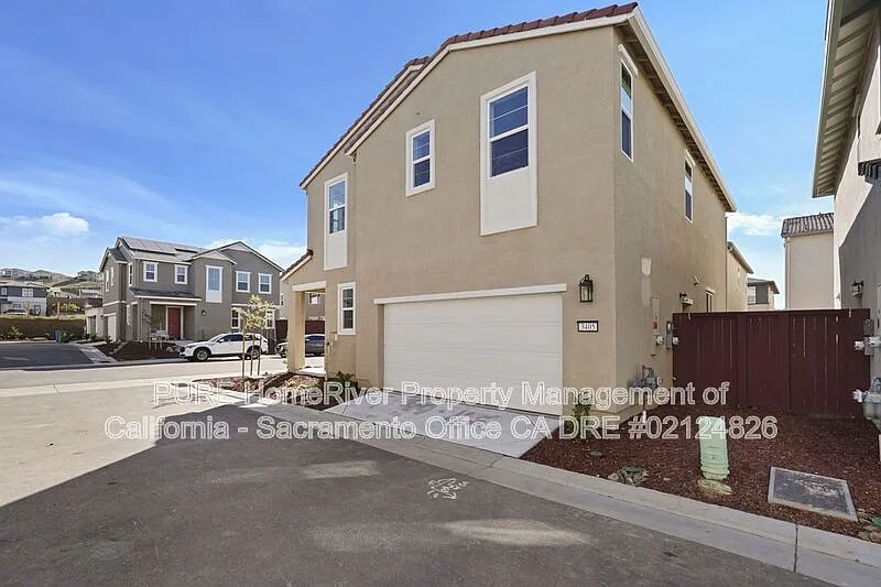 3 bed, 3.0 bath, 1941 sqft, $2,855 — Photo 4