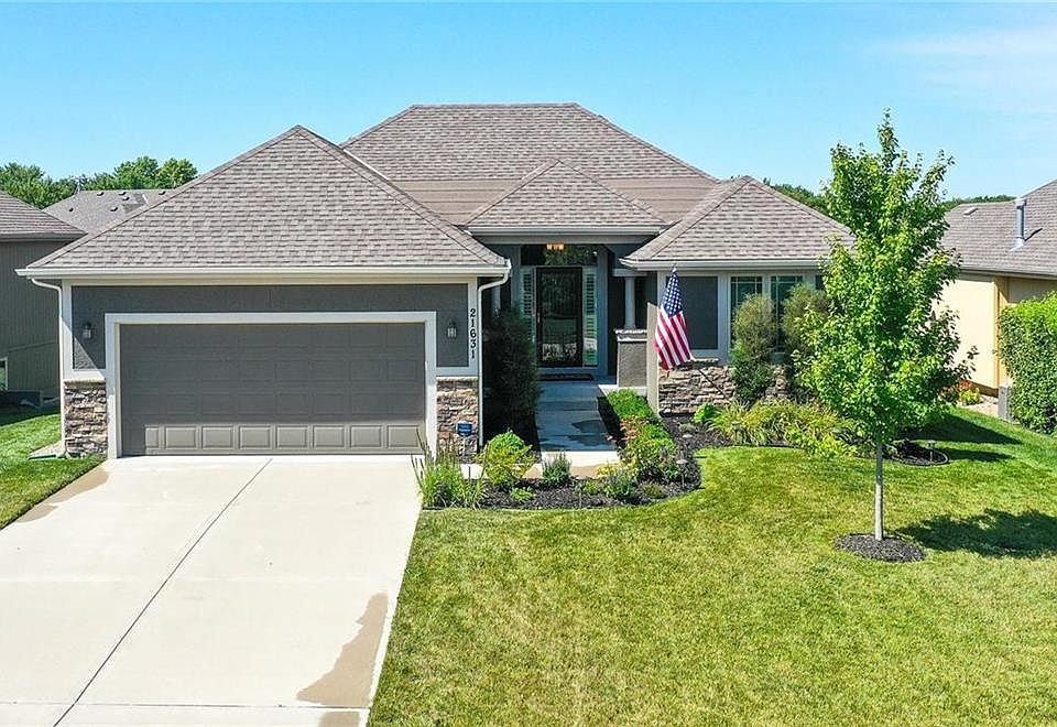 Move In Ready 1.5 Reverse Home!