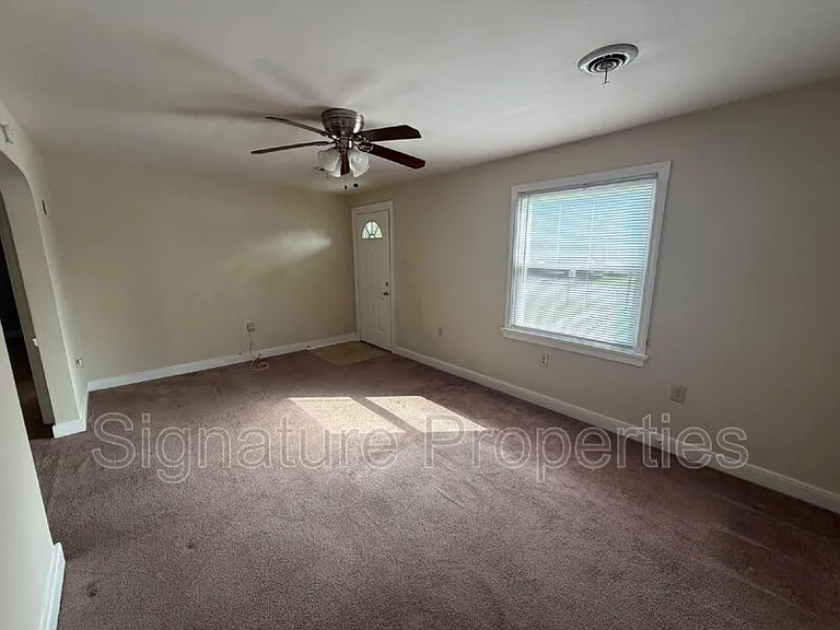 515 E Read St — Photo 7