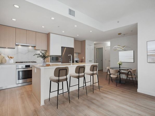 567 Clarke Rd #3804, Coquitlam, BC V3J 0K7