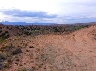 54 El Potrero Rd, Chimayo, NM 87522