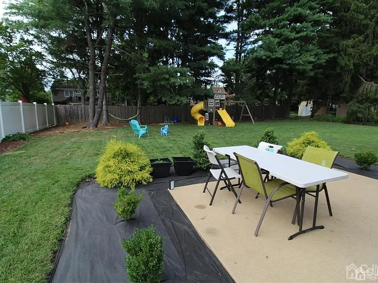 47 Linden Ln — Photo 28