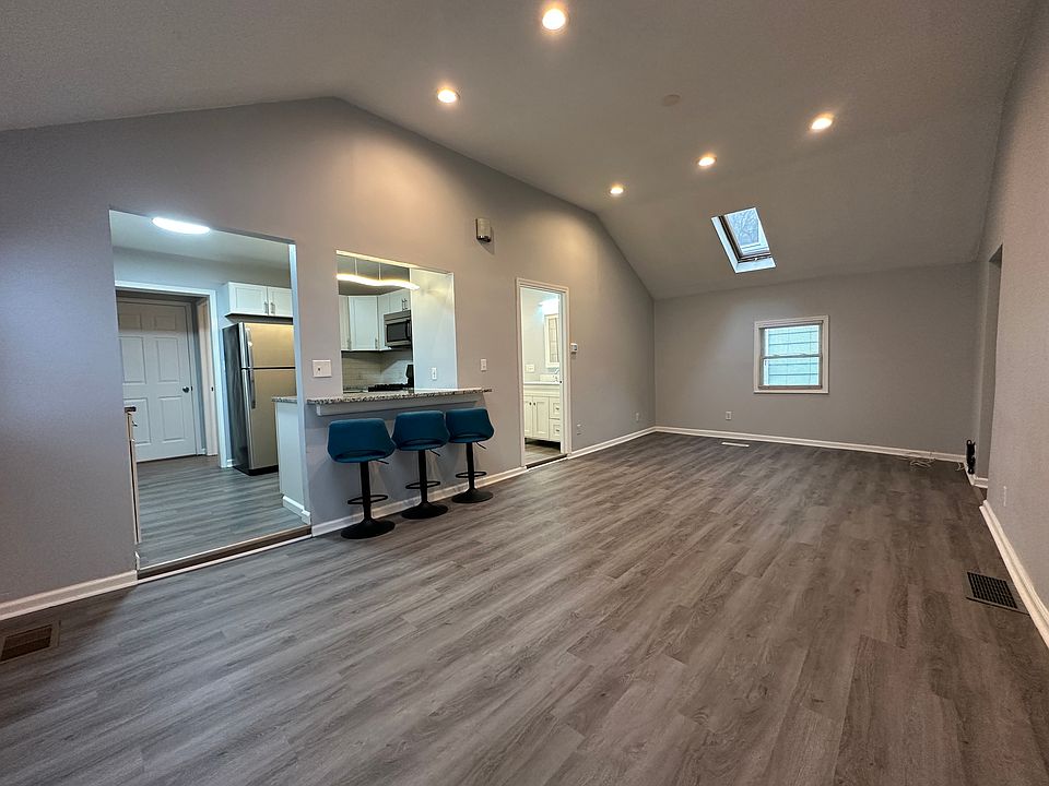 1st image of 414 Hawley Ave #1