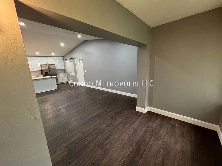 5039 Vineland Rd — Photo 5