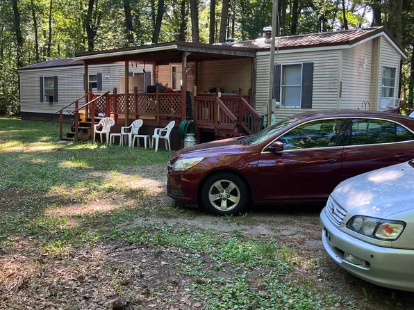 2490 Helen St, Farwell, MI 48622