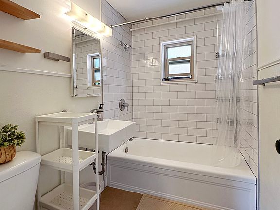 Modern and beautiful bathroom