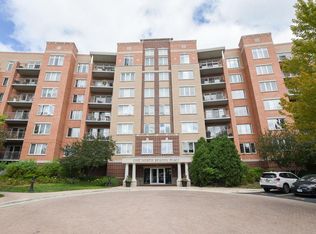 1 N Beacon Pl APT 305, La Grange, IL 60525