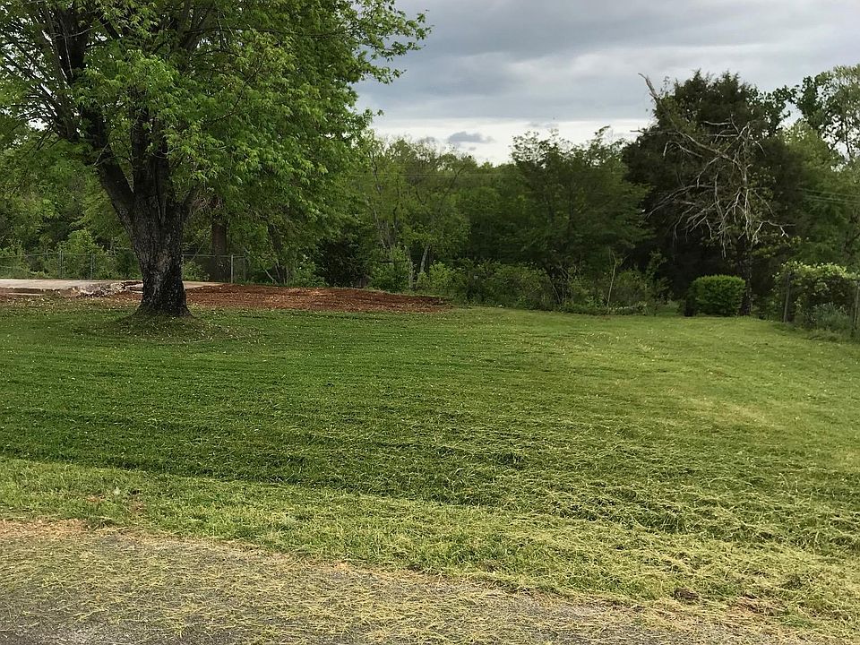 1st image of 2406 Crestmore Dr