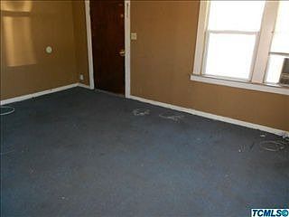 4th image of 1415 W Houston Ave