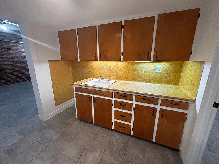 PM-253 1730 Converse Avenue — Photo 15
