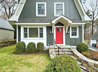 4 Deer Hill Pl, White Plains, NY 10603