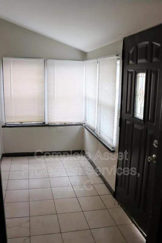 2 bed, 1.0 bath, 761 sqft, $1,465 — Photo 4