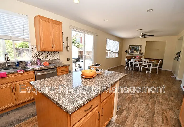 371 Huerta St — Photo 11