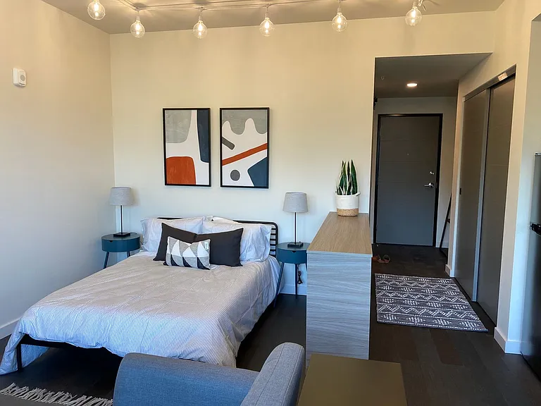 Ferry Street Manor — Photo 5
