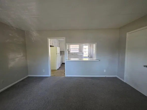 400 Locust Street, 400 Locust St APT B, Clarksville, TN 37042