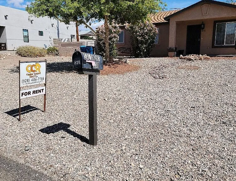 830 Falcon Dr — Photo 2