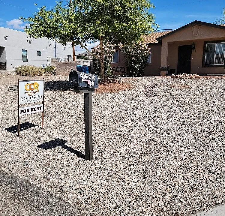 830 Falcon Dr
