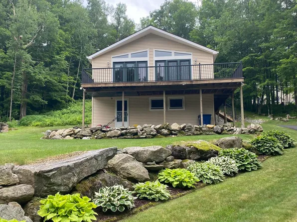 1050 Cape St, Lee, MA 01238