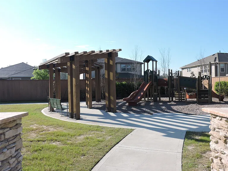 1102 Upton Ct — Photo 29