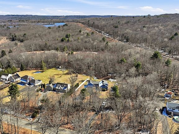 4th image of 284 Warren Rd