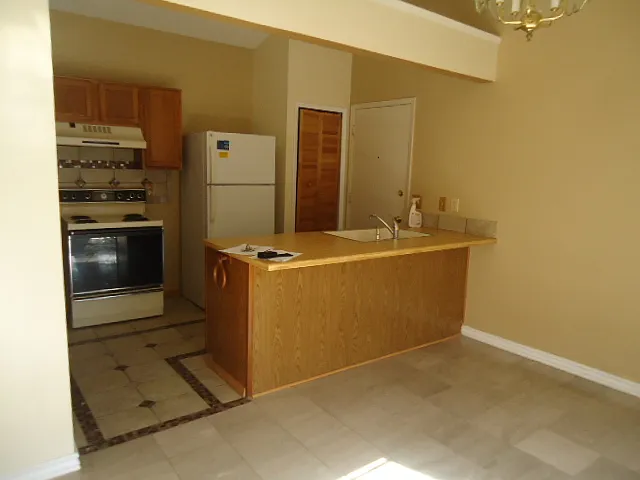 2403 Hemlock Dr — Photo 5