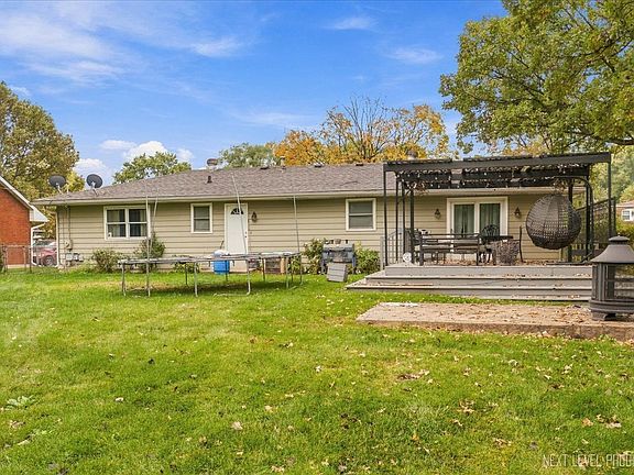 4th image of 1931 Charles Ln