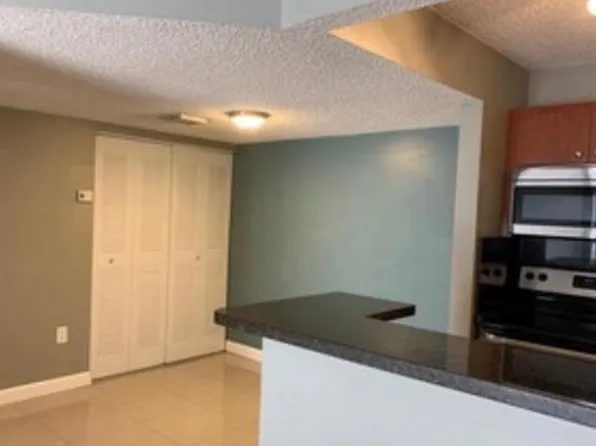 7160 NW 179th St APT 106, Hialeah, FL 33015