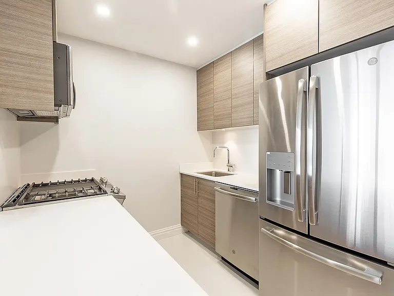 235 W 48th St #21H — Photo 7