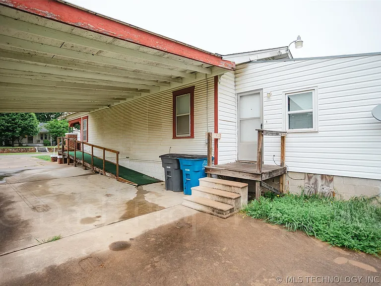 1119 S Florence Ave — Photo 43