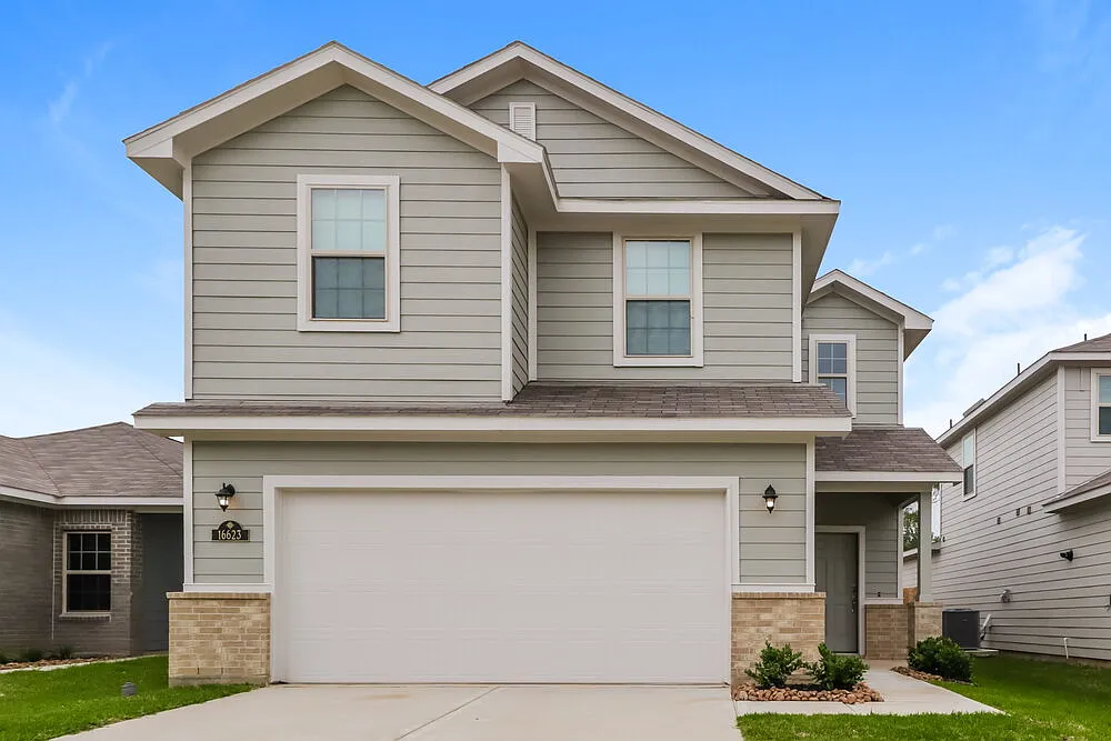 5 bed, 3.0 bath, 2409 sqft, $2,060 — Photo 1
