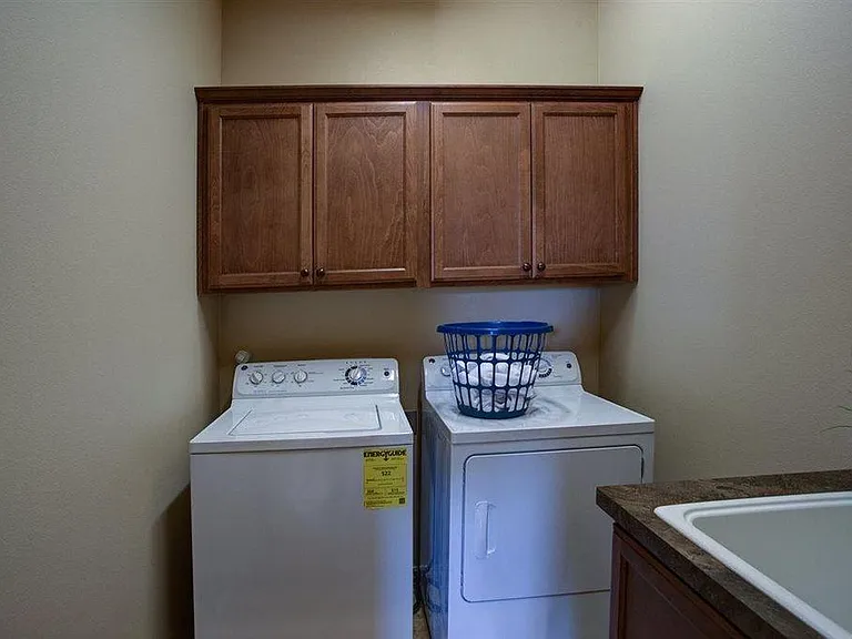 Bramasole Dr — Photo 15