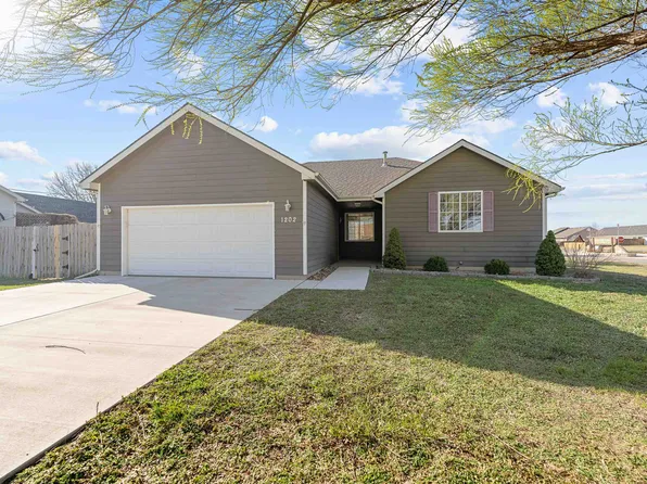 1202 Sapphire Ln, Lindsborg, KS 67456
