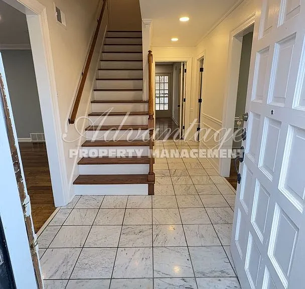 7253 Stamford Dr — Photo 7