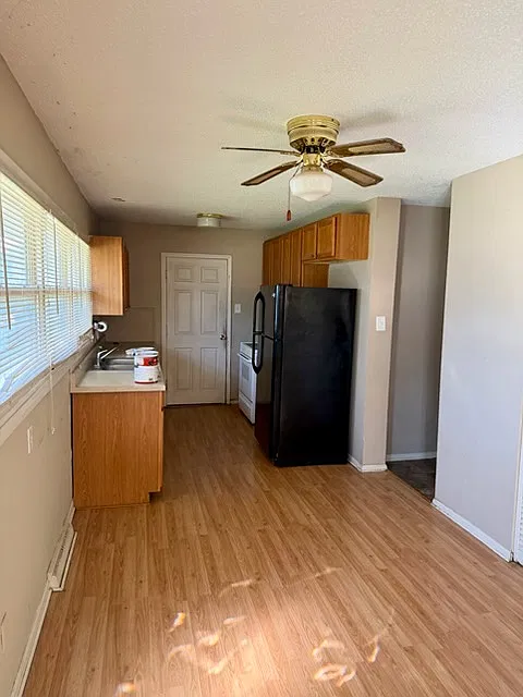 3 bed, 985 sqft, $1,250 — Photo 2