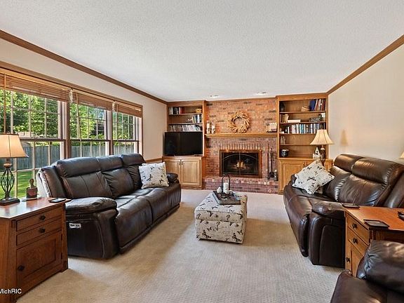 5th image of 1558 Lupine Dr