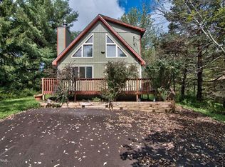 2412 Crest View Rd, Lake Ariel, PA 18436