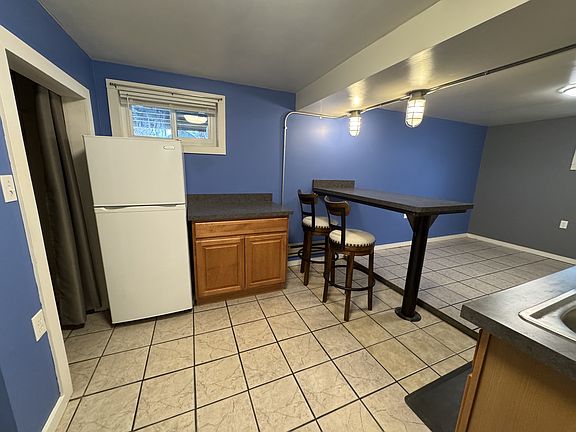 3rd image of 711 Wyoming Ave #2