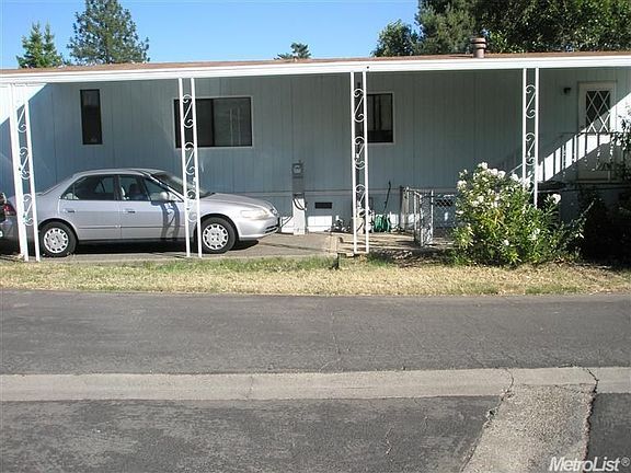 3rd image of 7 Shady Oaks Dr