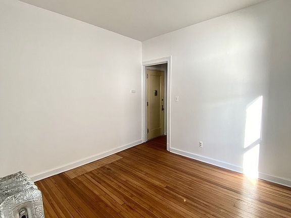 4th image of 217 E 27th St #16A