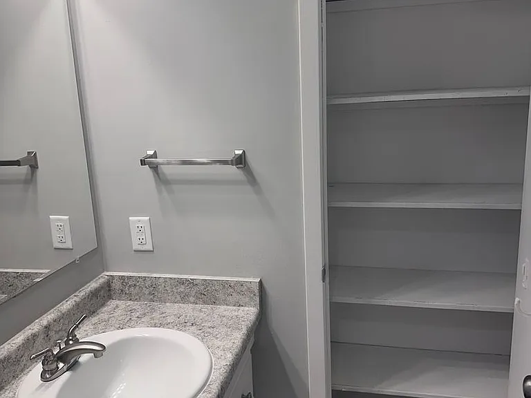 Superior Place Apartments — Photo 27