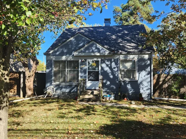 17487 Common Rd, Roseville, MI 48066