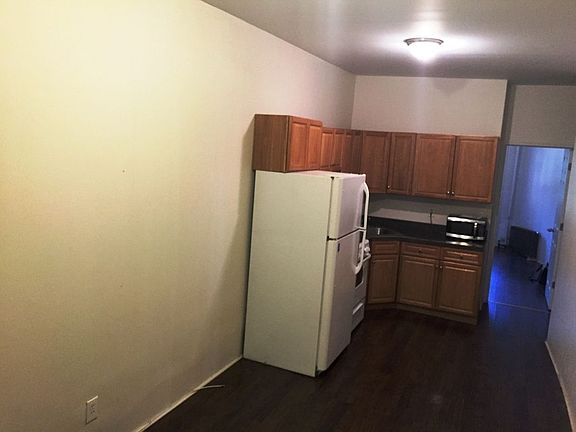 4th image of 11-20 47th Ave #1