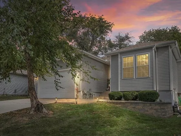 5200 NW Primrose Ct, Blue Springs, MO 64015