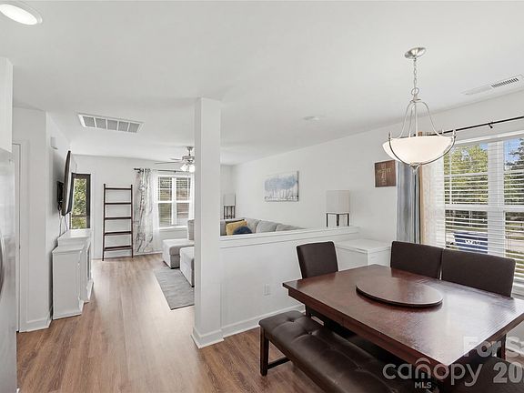 4th image of 726 Parker St